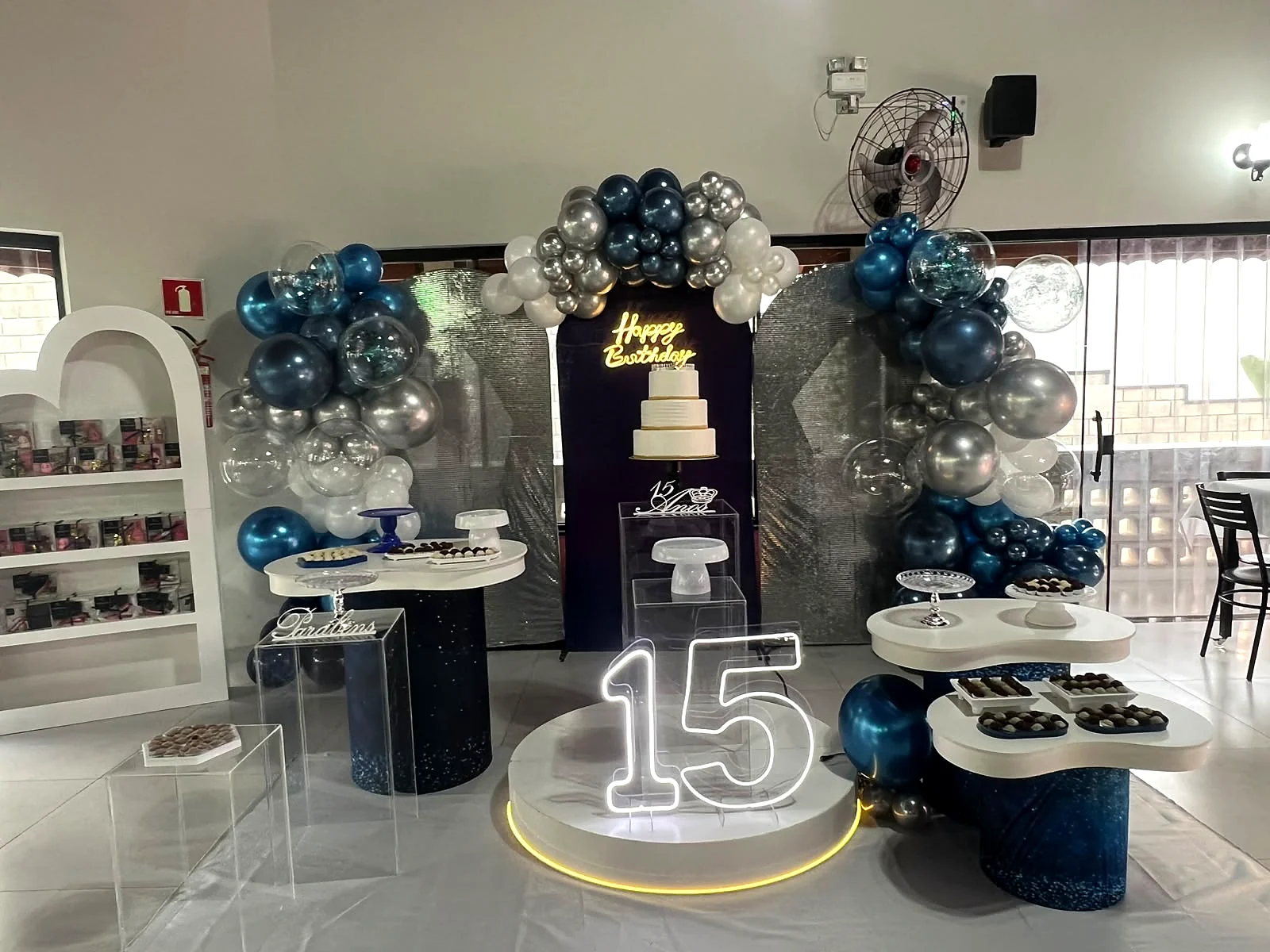 Decoração de 15 anos azul e prata em Jundiaí
